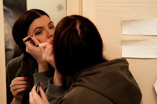 A Guide to the Beautiful Types of Eyeliner for the Right Price